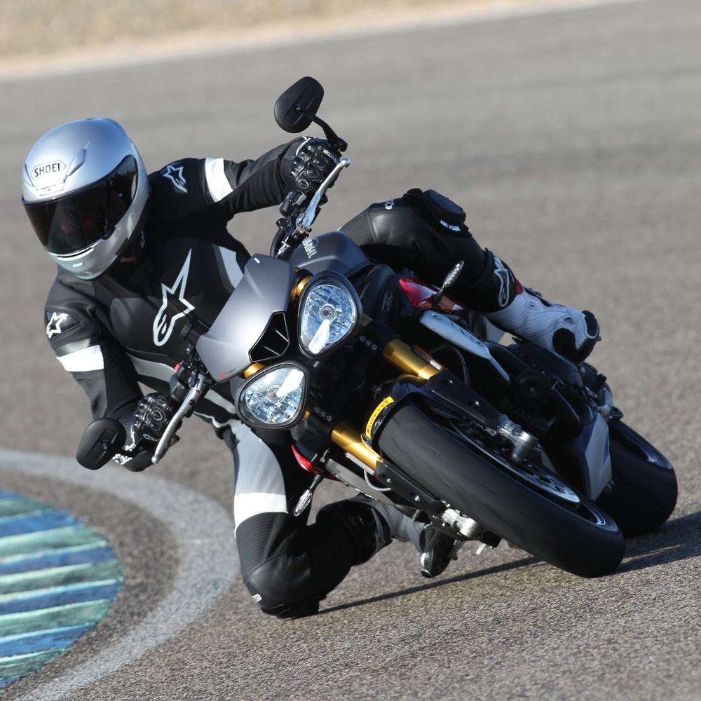 2016 Triumph Speed Triple R Review – Riding in the Zone